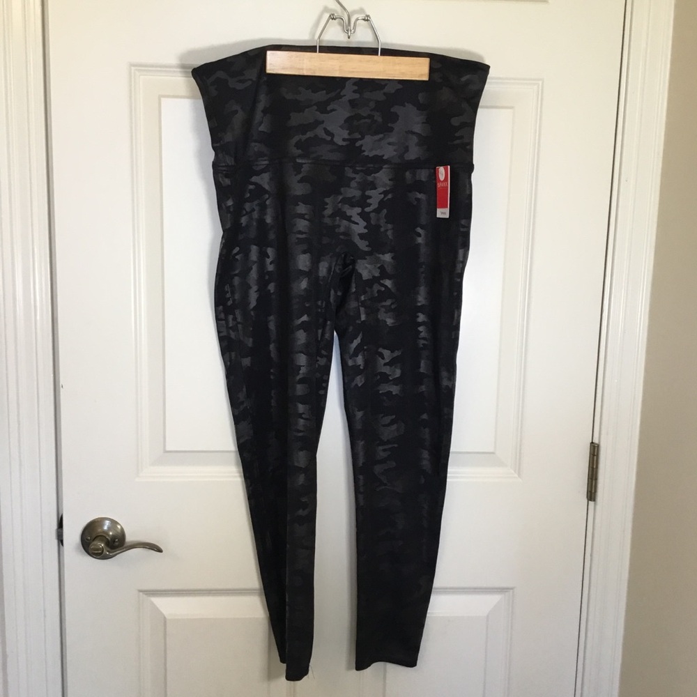 SPANX Black Camo Faux Leather Leggings new with tags 2X petite